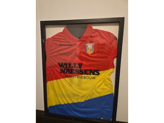 3 ingelijste voetbalshirts – rkc waalwijk, n.e.c. nijmegen en gesigneerd roefs #22 - afbeelding 4 van  15