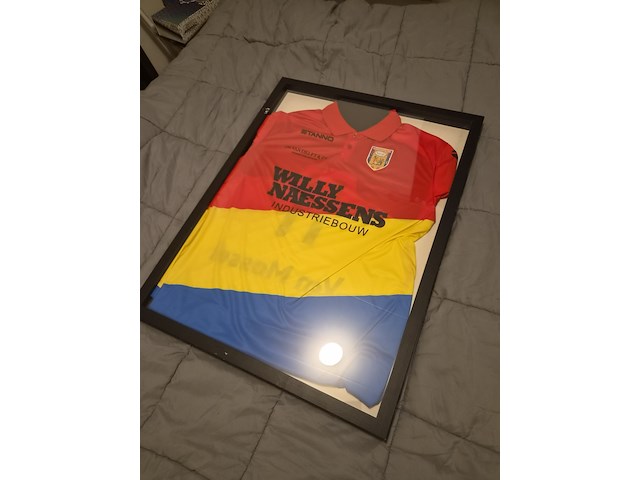3 ingelijste voetbalshirts – rkc waalwijk, n.e.c. nijmegen en gesigneerd roefs #22 - afbeelding 5 van  15