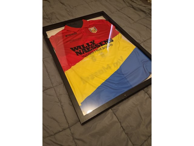 3 ingelijste voetbalshirts – rkc waalwijk, n.e.c. nijmegen en gesigneerd roefs #22 - afbeelding 6 van  15