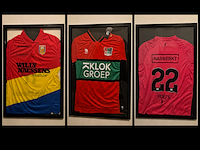 3 ingelijste voetbalshirts – rkc waalwijk, n.e.c. nijmegen en gesigneerd roefs #22 - afbeelding 1 van  15