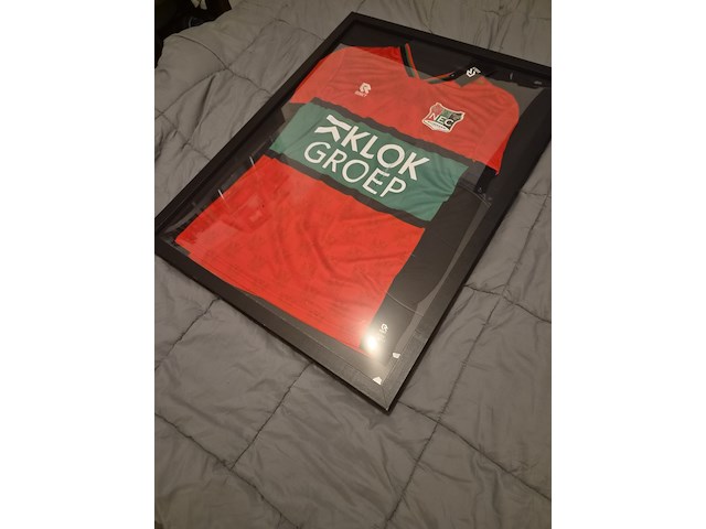 3 ingelijste voetbalshirts – rkc waalwijk, n.e.c. nijmegen en gesigneerd roefs #22 - afbeelding 10 van  15