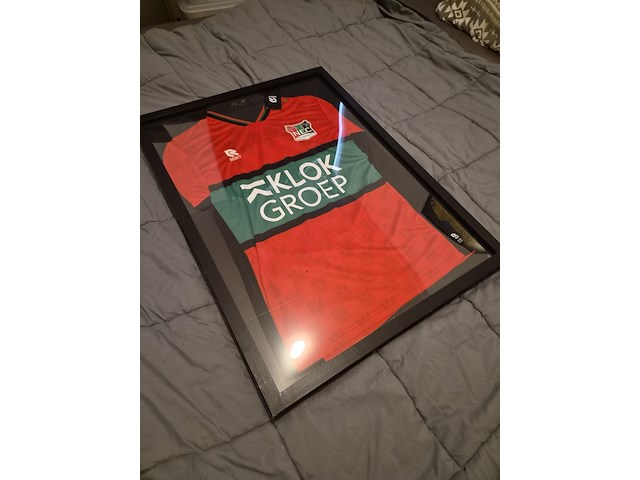 3 ingelijste voetbalshirts – rkc waalwijk, n.e.c. nijmegen en gesigneerd roefs #22 - afbeelding 11 van  15