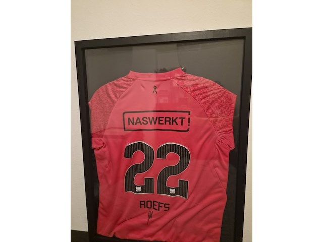 3 ingelijste voetbalshirts – rkc waalwijk, n.e.c. nijmegen en gesigneerd roefs #22 - afbeelding 12 van  15