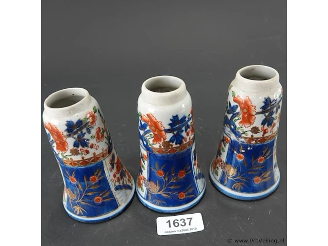 3 japans of chinees porselein handbeschilderde imari-stijl vaasjes - afbeelding 2 van  5