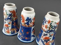 3 japans of chinees porselein handbeschilderde imari-stijl vaasjes - afbeelding 4 van  5
