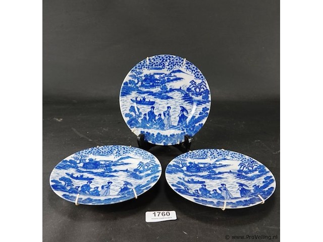 3 japans porseleinen borden - afbeelding 1 van  5