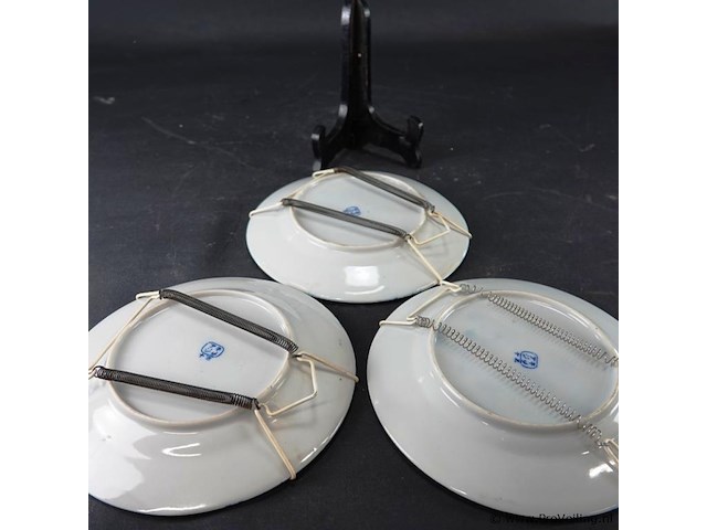 3 japans porseleinen borden - afbeelding 4 van  5