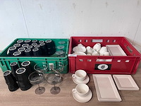 3 kratten servies, glaswerk en bestek - afbeelding 1 van  9