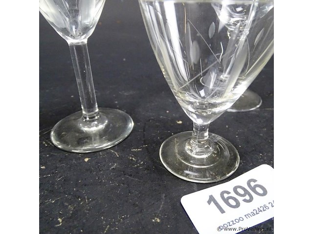 3 kristallen glazen - afbeelding 4 van  5