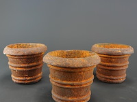 3 massief ijzeren potten