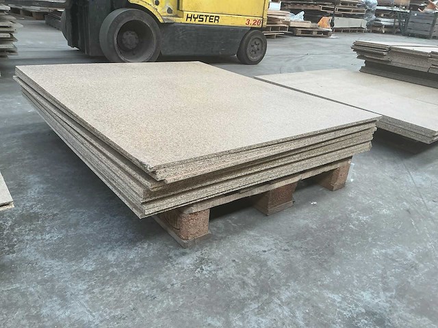 3 pallets vochtwerend spaanplaat - afbeelding 2 van  7