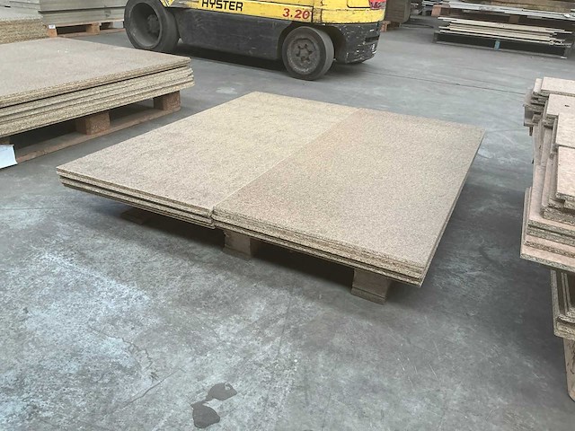 3 pallets vochtwerend spaanplaat - afbeelding 4 van  7