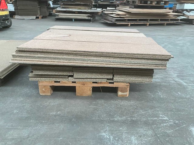 3 pallets vochtwerend spaanplaat - afbeelding 6 van  7