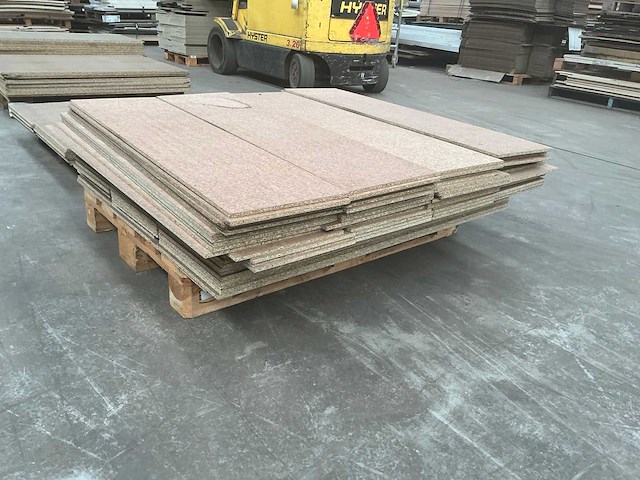 3 pallets vochtwerend spaanplaat - afbeelding 7 van  7