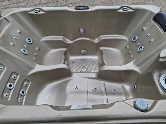 3 persoons jacuzzi en buitenspa - afbeelding 4 van  28
