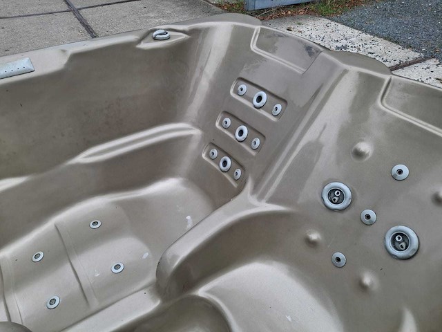 3 persoons jacuzzi en buitenspa - afbeelding 6 van  28