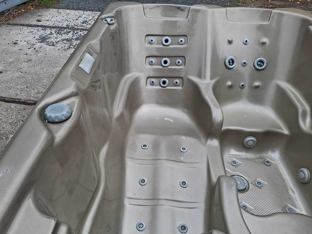 3 persoons jacuzzi en buitenspa - afbeelding 8 van  28