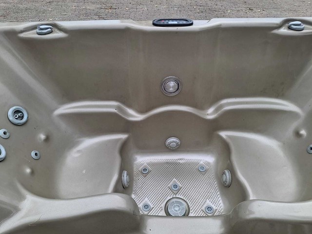 3 persoons jacuzzi en buitenspa - afbeelding 3 van  28