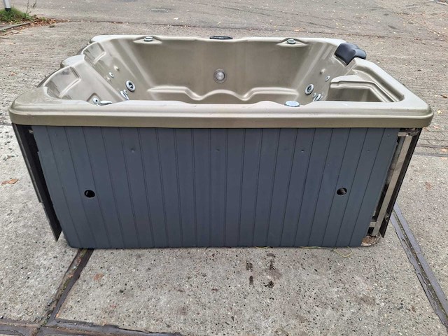 3 persoons jacuzzi en buitenspa - afbeelding 16 van  28