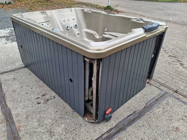 3 persoons jacuzzi en buitenspa - afbeelding 17 van  28