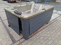 3 persoons jacuzzi en buitenspa - afbeelding 19 van  28