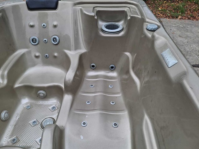 3 persoons jacuzzi en buitenspa - afbeelding 23 van  28