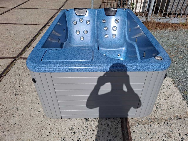 3 persoons jacuzzi en buitenspa - afbeelding 4 van  11