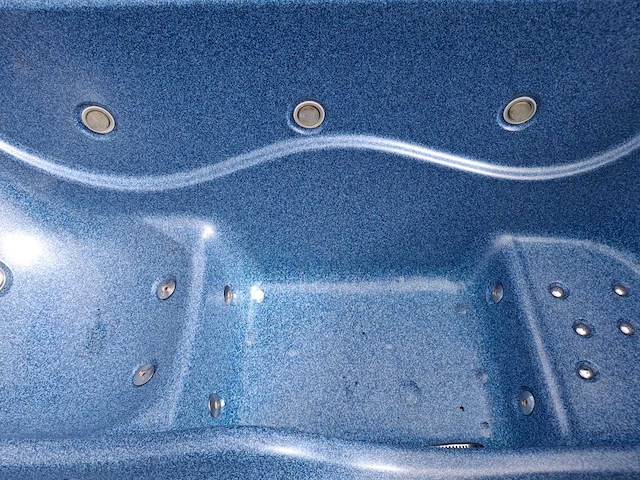 3 persoons jacuzzi en buitenspa - afbeelding 10 van  11