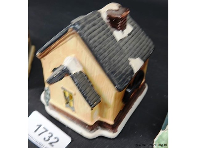 3 porseleinen winter/kerst huisjes - afbeelding 3 van  5