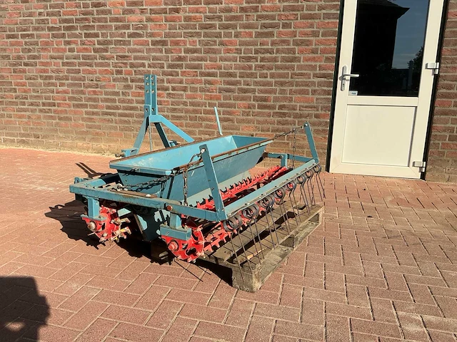 3 punts - mechanische zaaibedcombinatie met borstelzaaibak en dubbele kooirol - afbeelding 3 van  8