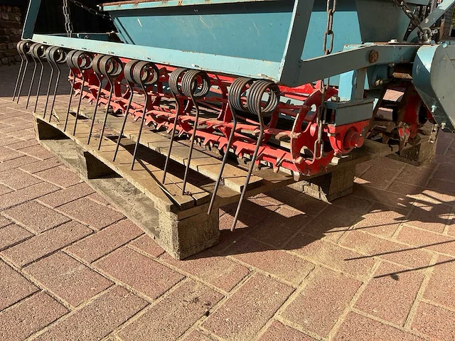 3 punts - mechanische zaaibedcombinatie met borstelzaaibak en dubbele kooirol - afbeelding 8 van  8