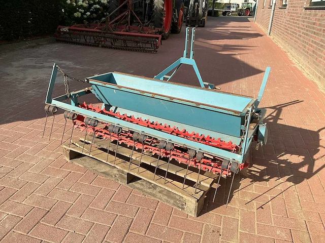 3 punts - mechanische zaaibedcombinatie met borstelzaaibak en dubbele kooirol - afbeelding 4 van  8