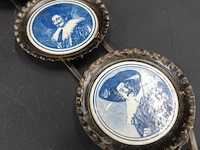 3 ronde portrettegels in smeedijzeren montuur - afbeelding 4 van  5