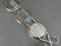 3 ronde portrettegels in smeedijzeren montuur - afbeelding 5 van  5