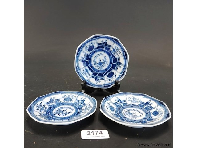 3 schotels uitgevoerd in het iconische lange lijs-decor (chinoiserie) - afbeelding 1 van  5