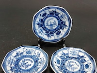 3 schotels uitgevoerd in het iconische lange lijs-decor (chinoiserie) - afbeelding 2 van  5