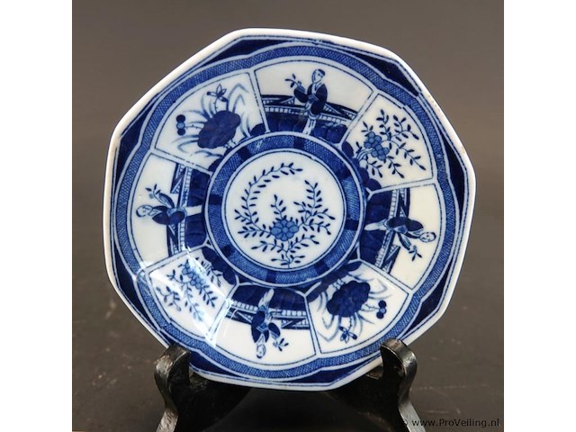3 schotels uitgevoerd in het iconische lange lijs-decor (chinoiserie) - afbeelding 3 van  5