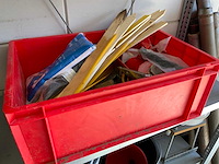 3 secties legbordstelling met spuitonderdelen, veld onderzoek toebehoren, etc. - afbeelding 17 van  18
