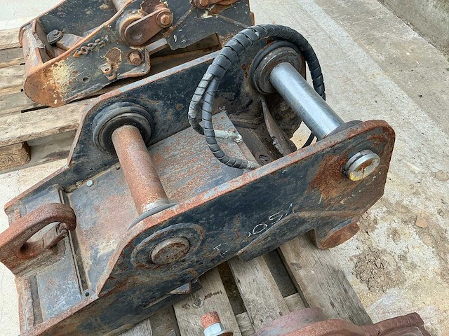 3 snelwissels voor graafmachines (1x s1 mechanisch, 2x s1 hydraulisch) - afbeelding 2 van  22