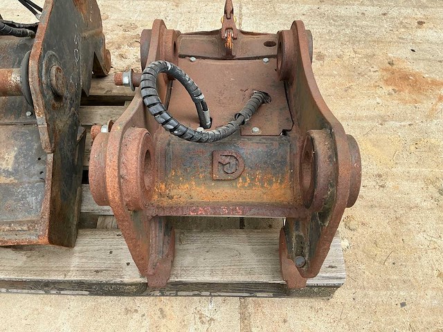 3 snelwissels voor graafmachines (1x s1 mechanisch, 2x s1 hydraulisch) - afbeelding 16 van  22