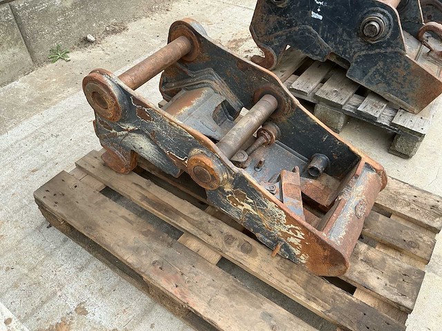 3 snelwissels voor graafmachines (1x s1 mechanisch, 2x s1 hydraulisch) - afbeelding 17 van  22