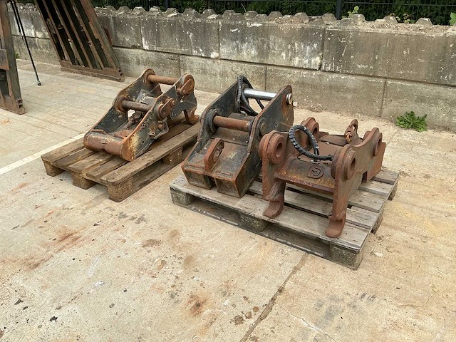 3 snelwissels voor graafmachines (1x s1 mechanisch, 2x s1 hydraulisch) - afbeelding 1 van  22