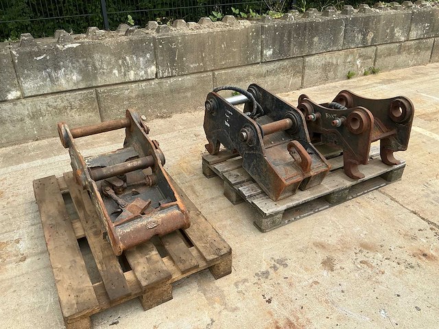 3 snelwissels voor graafmachines (1x s1 mechanisch, 2x s1 hydraulisch) - afbeelding 2 van  22