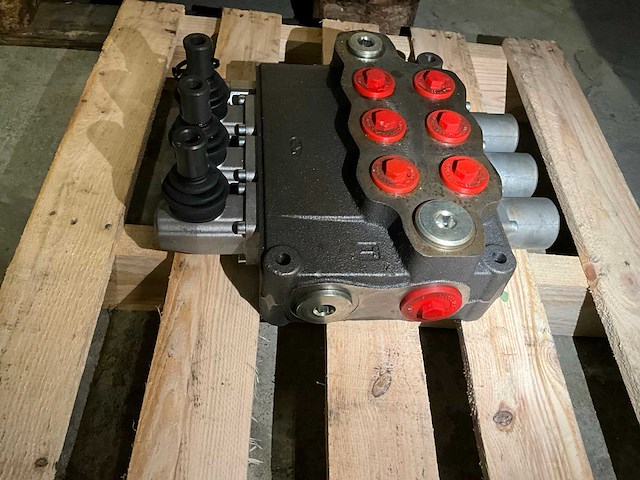 3-stands hydrauliek stuurschuif - afbeelding 2 van  3