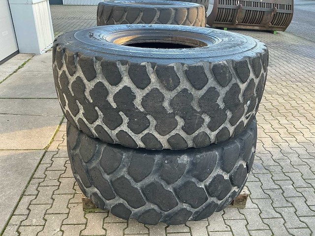 3 x goodyear 1x hilo wiellader banden - wiellader banden set - band, wiel - afbeelding 8 van  13