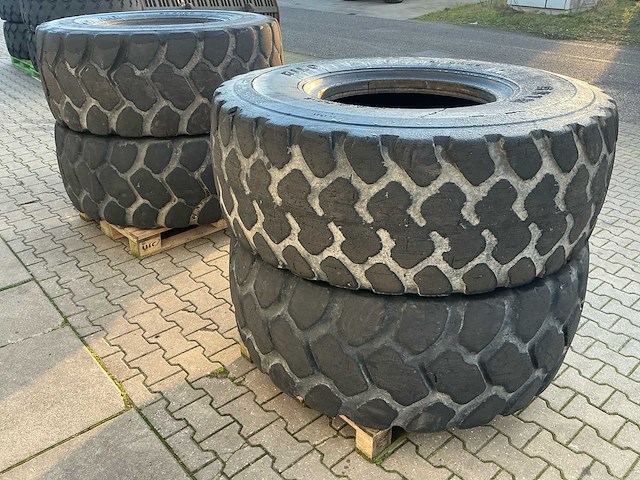 3 x goodyear 1x hilo wiellader banden - wiellader banden set - band, wiel - afbeelding 9 van  13