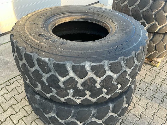 3 x goodyear 1x hilo wiellader banden - wiellader banden set - band, wiel - afbeelding 12 van  13