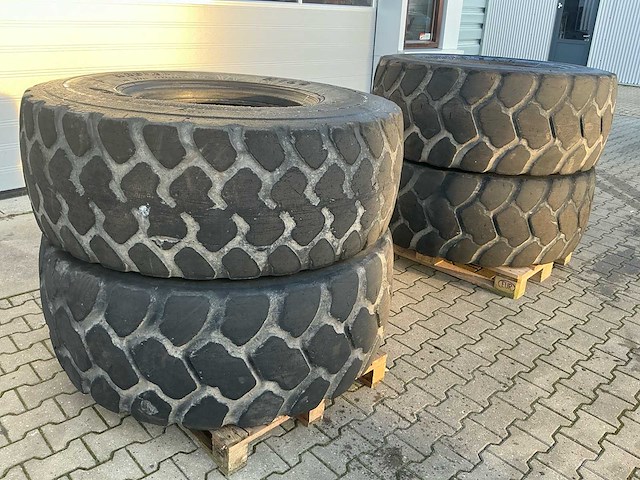 3 x goodyear 1x hilo wiellader banden - wiellader banden set - band, wiel - afbeelding 7 van  13