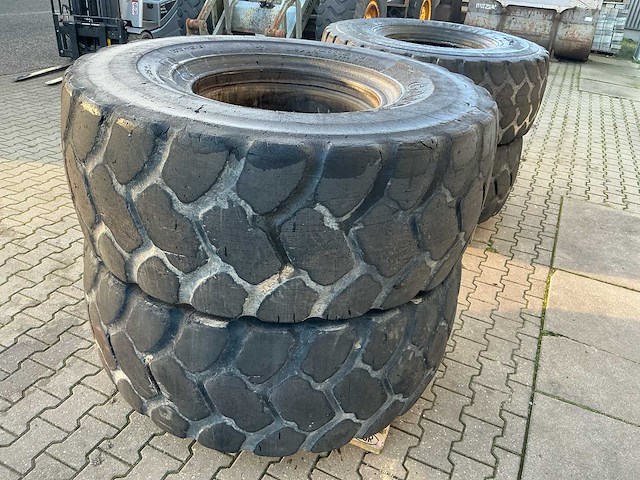 3 x goodyear 1x hilo wiellader banden wiellader banden set band, wiel en velg - afbeelding 10 van  13