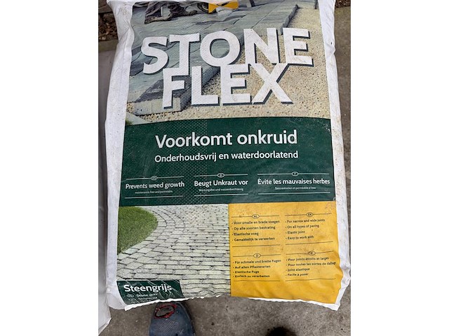 3 zakken superfijn voegzand wit en 1 zak stoneflex voegenzand - afbeelding 2 van  2